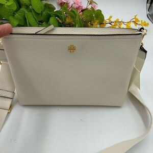 SOLD!!!!!!!!       Women’s Tory Burch swing back leather tote